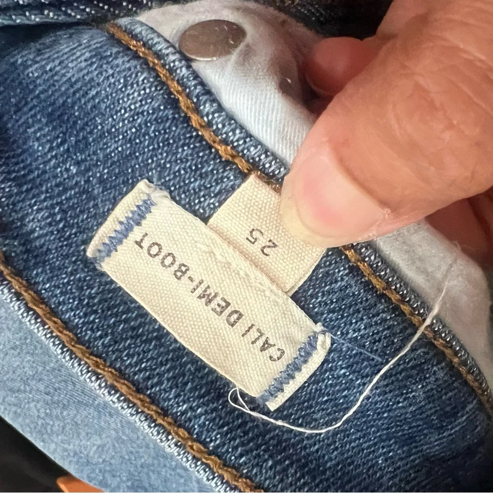 EUC Madewell Cali Demi-Boot Raw Hem Jeans in Fleetwood Wash - Picture 8 of 10